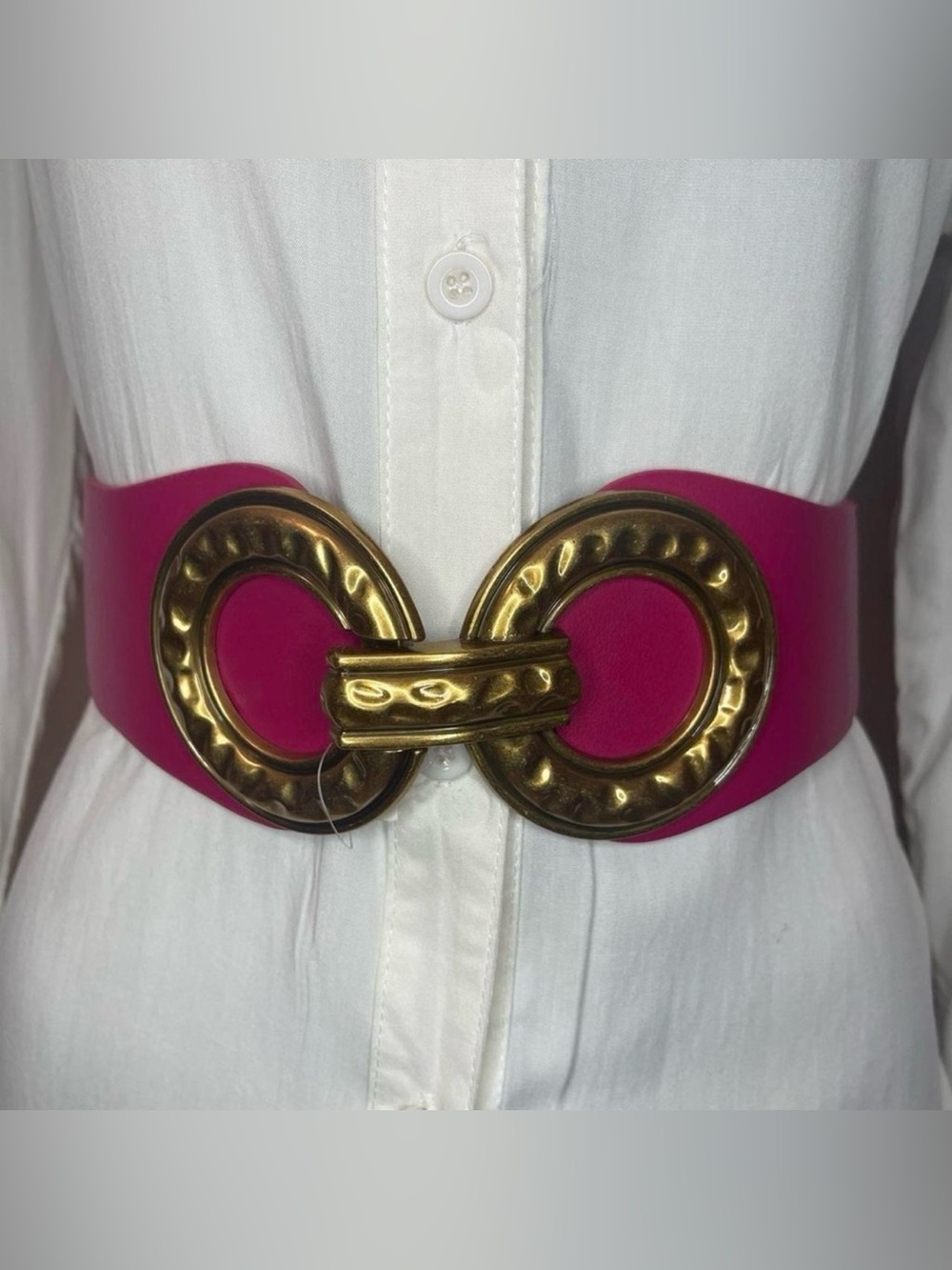 Magenta elastic waistband belt with old gold tone buckle